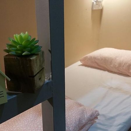 Green Home Hostel And Massage Bangkok Ngoại thất bức ảnh