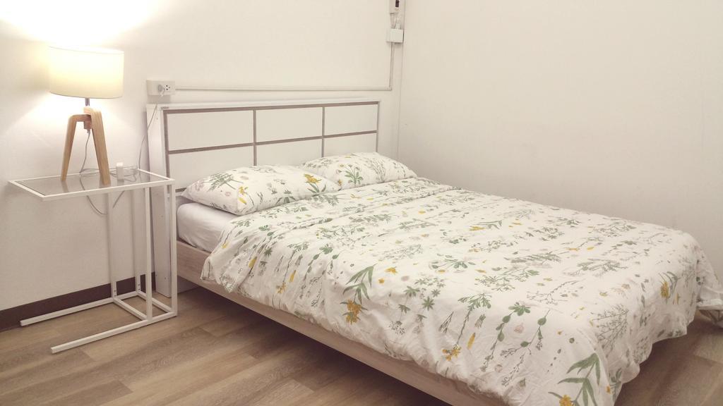 Green Home Hostel And Massage Bangkok Ngoại thất bức ảnh