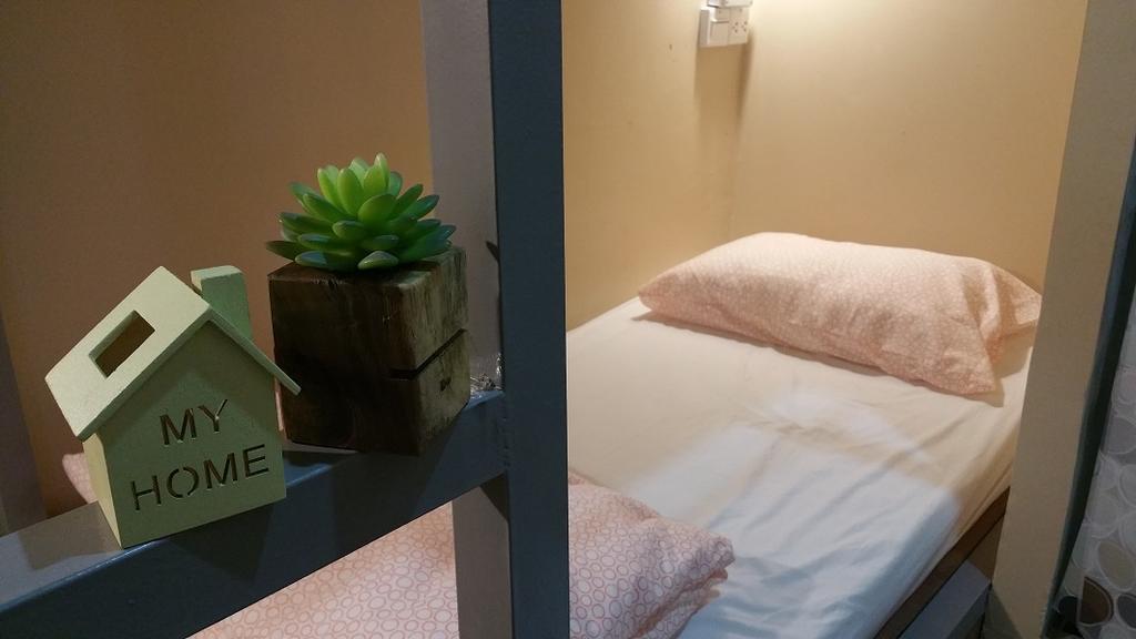 Green Home Hostel And Massage Bangkok Ngoại thất bức ảnh